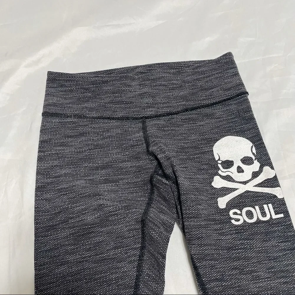 Lululemon Soul Cycle Grey Cropped Leggings Skull and Crossbones Size 4
